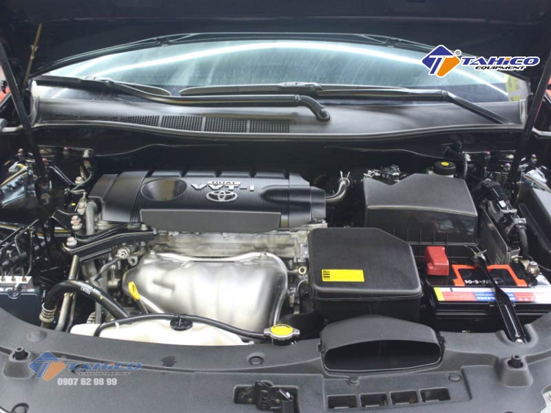 Rửa khoang động cơ ô tô là việc cần thiết nên vệ sinh khoang động cơ một năm làm từ 2 – 3 lần