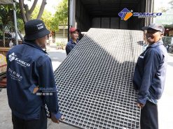 Tuổi thọ của tấm lưới lót sàn FRP lên tới 25 năm, bề mặt luôn nhẵn bóng giúp tấm lót dễ dàng vệ sinh, chi phí bảo trì thấp.