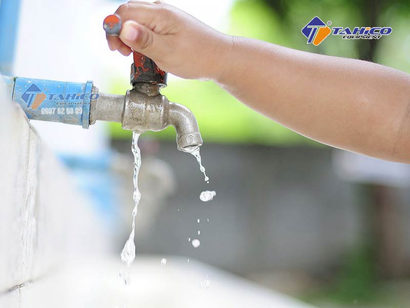 Thiết bị phải được sử dụng với nguồn nước sạch, nếu sử dụng nguồn nước từ bồn phải đảm bảo rằng có bộ lọc cặn và bộ lọc phải cách đáy bồn ít nhất 20cm