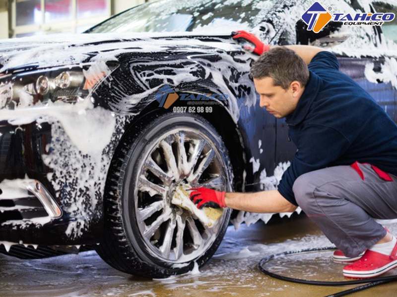 Kỹ thuật rửa xe ô tô tránh làm trầy xước bề mặt sơn xe