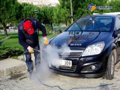 Máy rửa xe hơi nước nóng –lạnh Lavor Torrens LT-1015 giuasp xe được làm sạch toàn diện mà không ảnh hưởng đến động cơ, vỏ cũng như những chi tiết trên xe.
