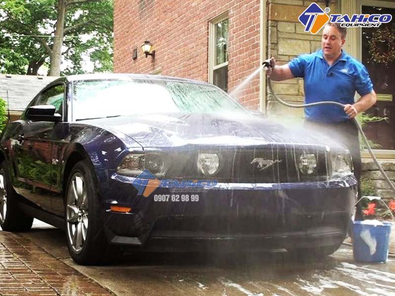 cách rửa xe ô tô tại nhà