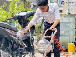 binh-hut-nhot-xe-may-mica-5-lit