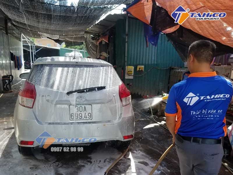 Rửa xe bằng dung dịch rửa xe không chạm