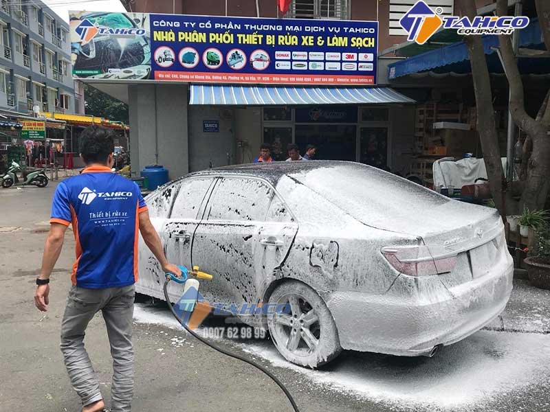 Khách hàng quan tâm đến chất lượng dung dịch rửa xe