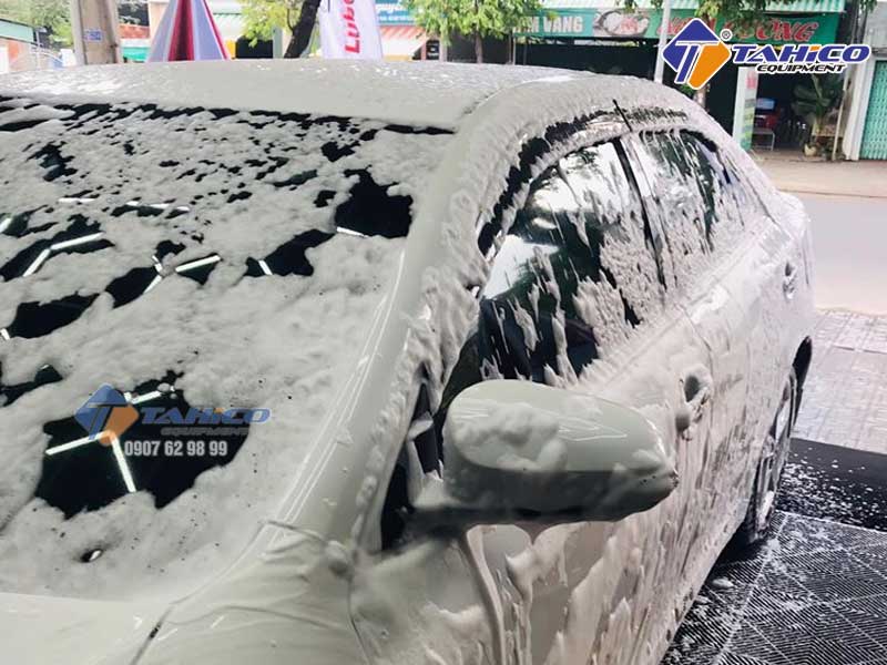 Rửa ô tô